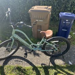 *Ebike* Electric “Electra Townie” Like New