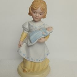 Vintage A Mothers Love AVON 1981 Handcrafted Porcelain Figurine Child Mother