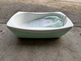 White Baby Bathtub With Bath Support Included 