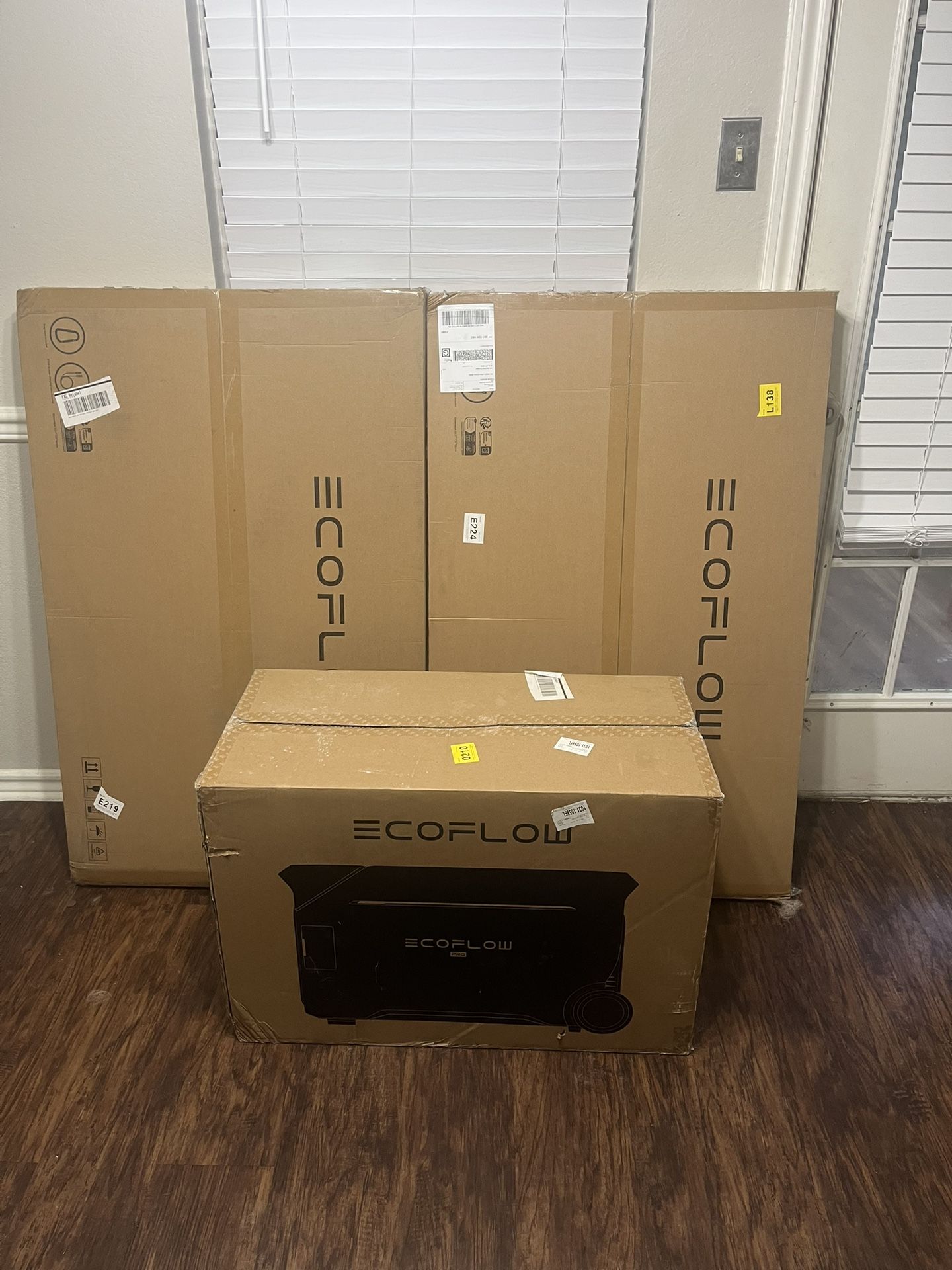 Brand New EcoFlow Delta Pro 3 + Two 400W Solar Panels