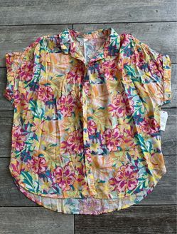 Floral Short Sleeve Button-Down Blouse XL(16-18)