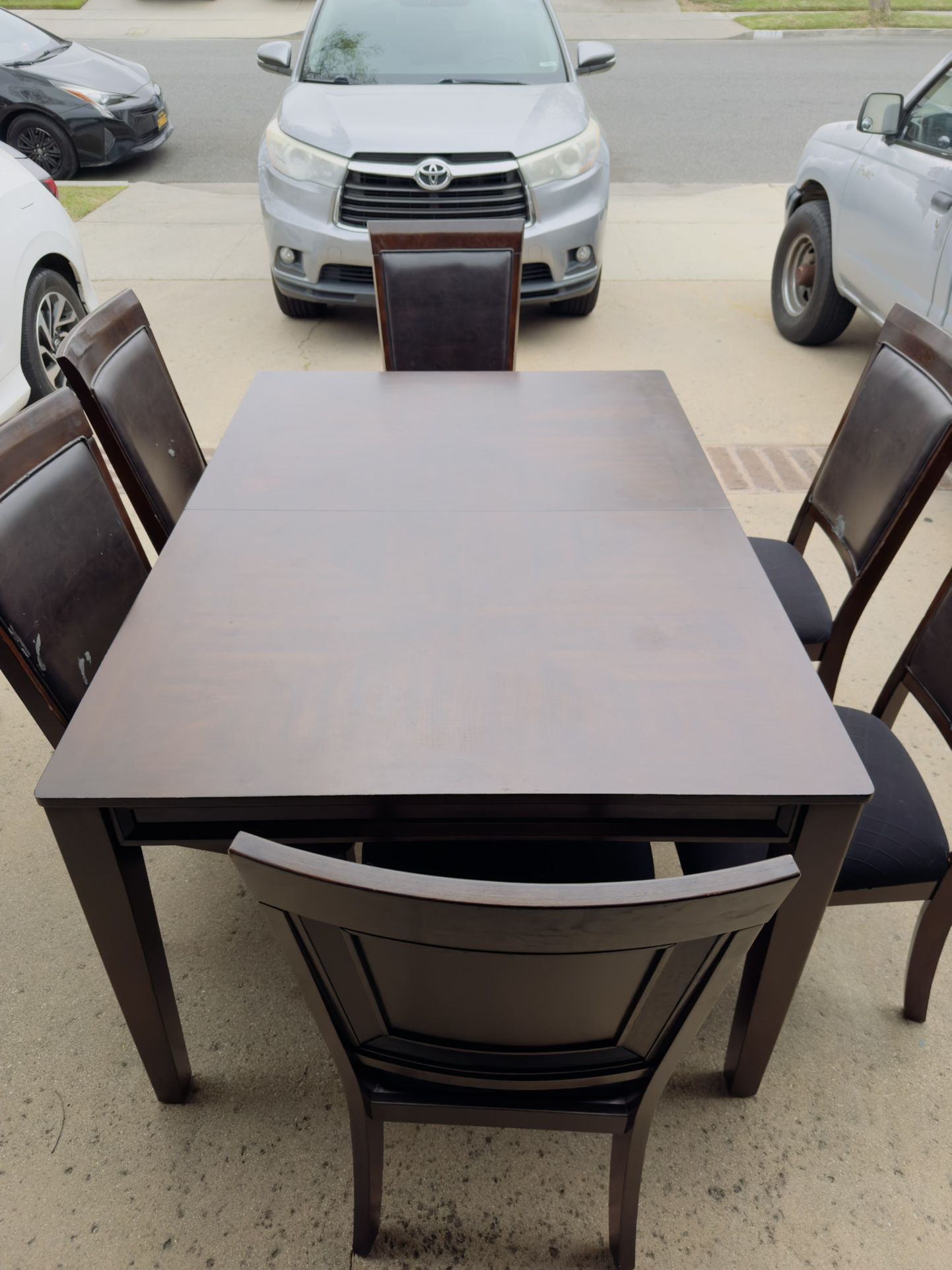Ashley 6 Person Table With Middle Part 