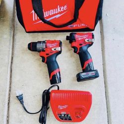Milwaukee M12 FUEL 12v Hammer Drill & Impact Driver Combo + 4.0 Battery & 1.5 Battery + Charger New