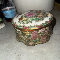 Antique Chinese Famille Rose Hand Painted Covered Bowl Jewelry Box