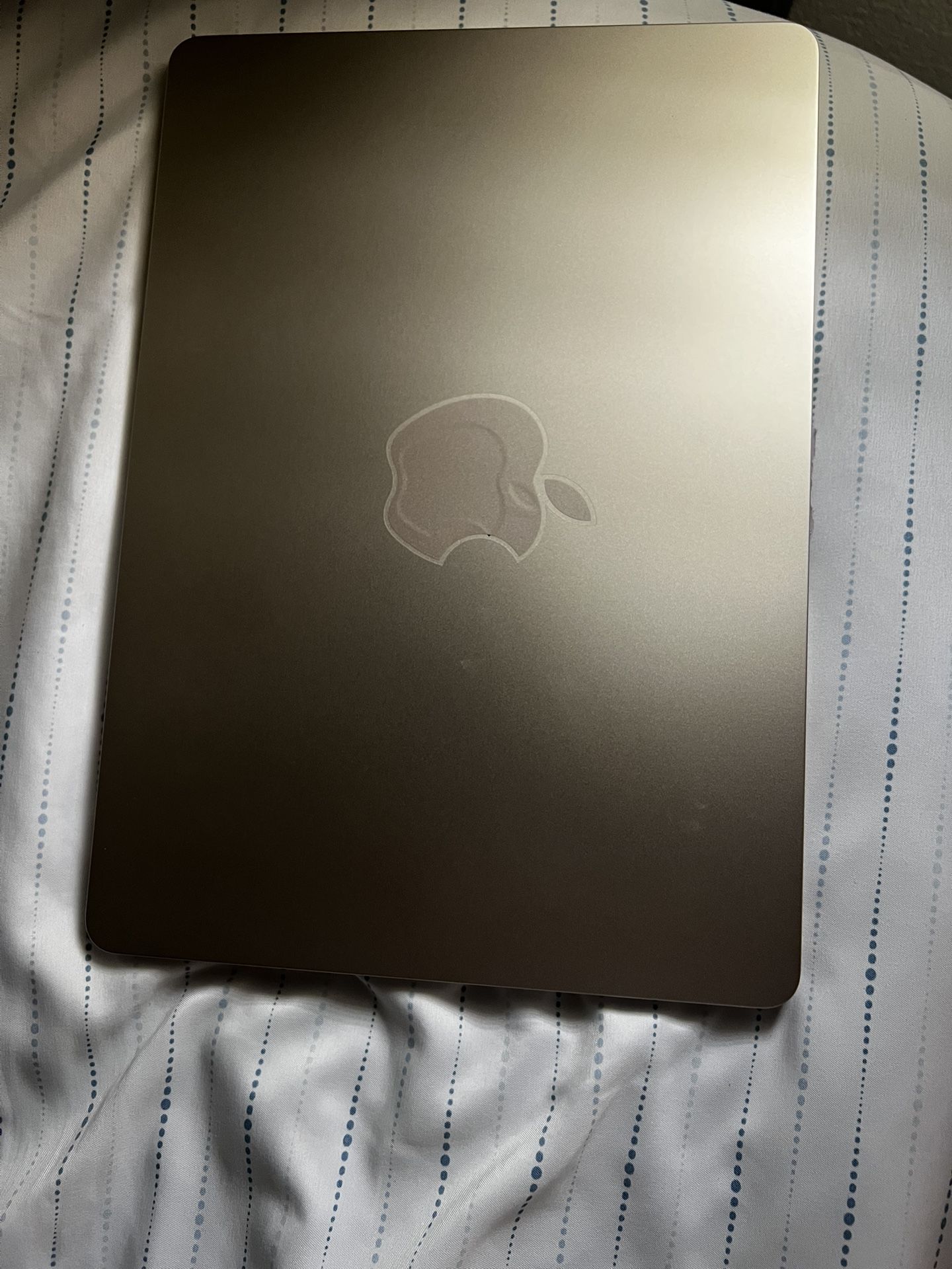 MacBook Air M2 -starlight Color