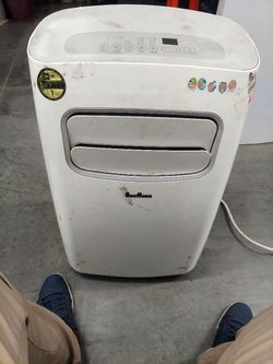 Portable AC Unit For Parts Or Fixing.  Powers On. 
