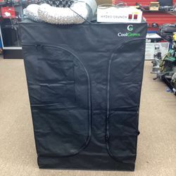 Cool Grows.  Grow  Tent  , Grow Light ,  Carbon Filter And Timers 