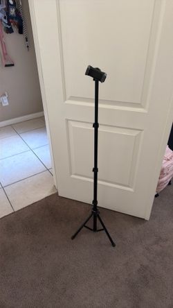 Cell phone tripod