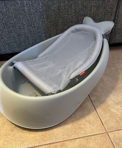Skip hop baby bath tub