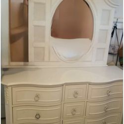 Two Dressers With Mirror 
