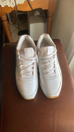 Tennis shoes