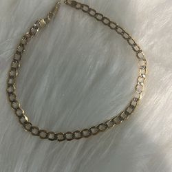 14 Karat Gold Diamond Cut Bracelet 