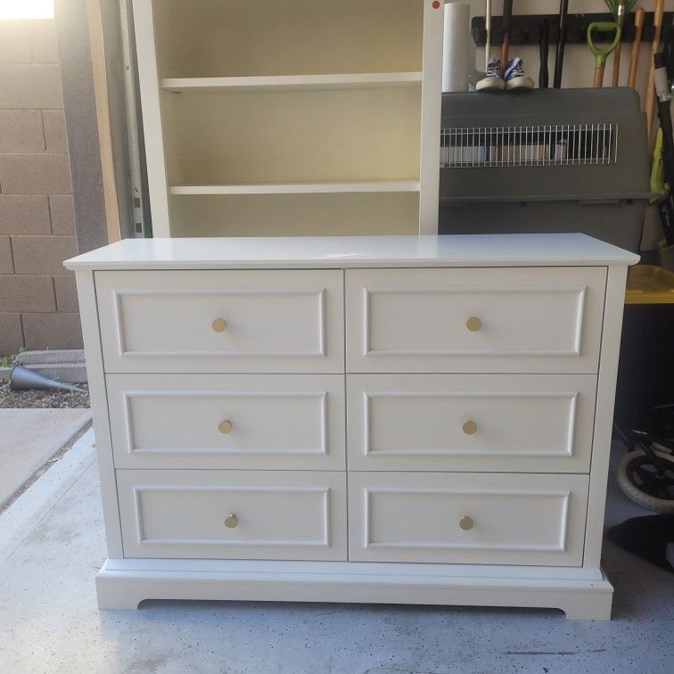 White Dresser - 33" x 47" x 16.5" (HxWxD)
