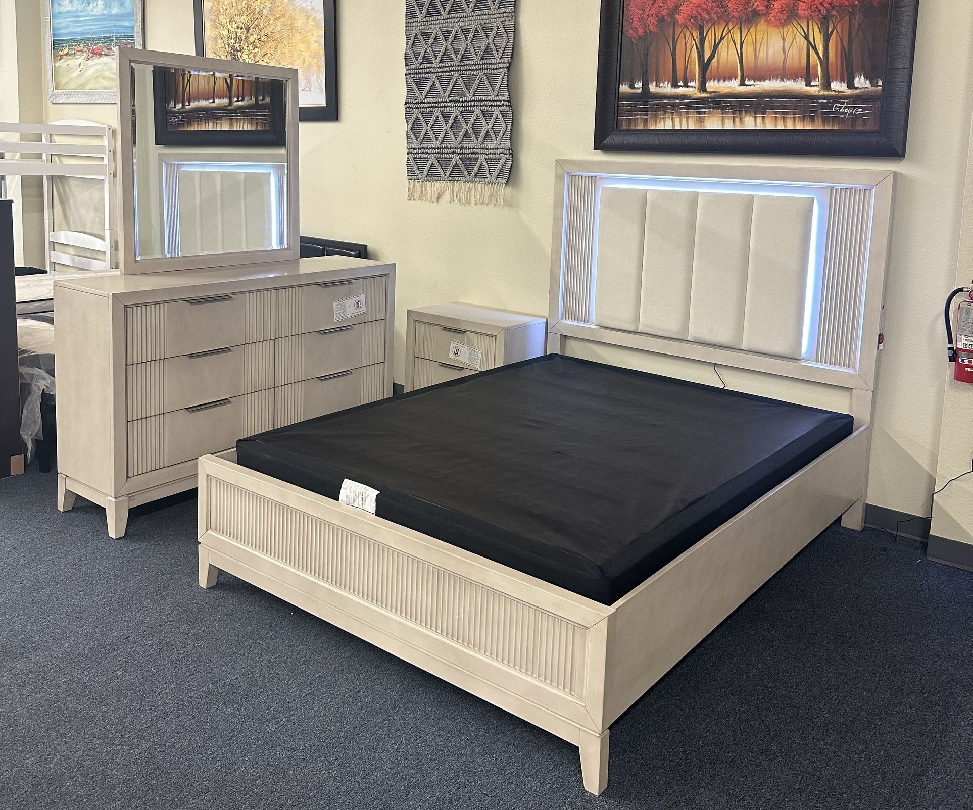 4 Pc Queen White Antique Bedroom Set 