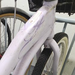 SIMPLE  CRUISER LADIES BIKE