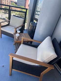 Patio Conversation Set - Excellent Condition bought $450 2 weeks ago- used 2-3 times