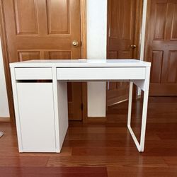 IKEA Micke Desk