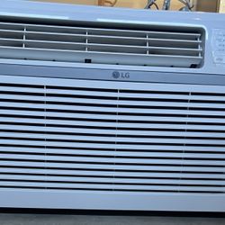 LG Air Conditioner w/remote (window)