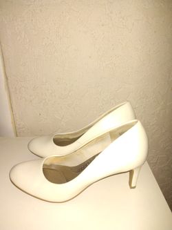 DexFlex Comfort White Heels