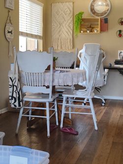 Free table pickup available today or tomorrow.