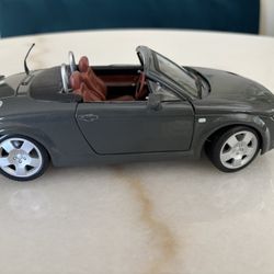Maisto 1:18 Die-Cast Audi TT Roadster