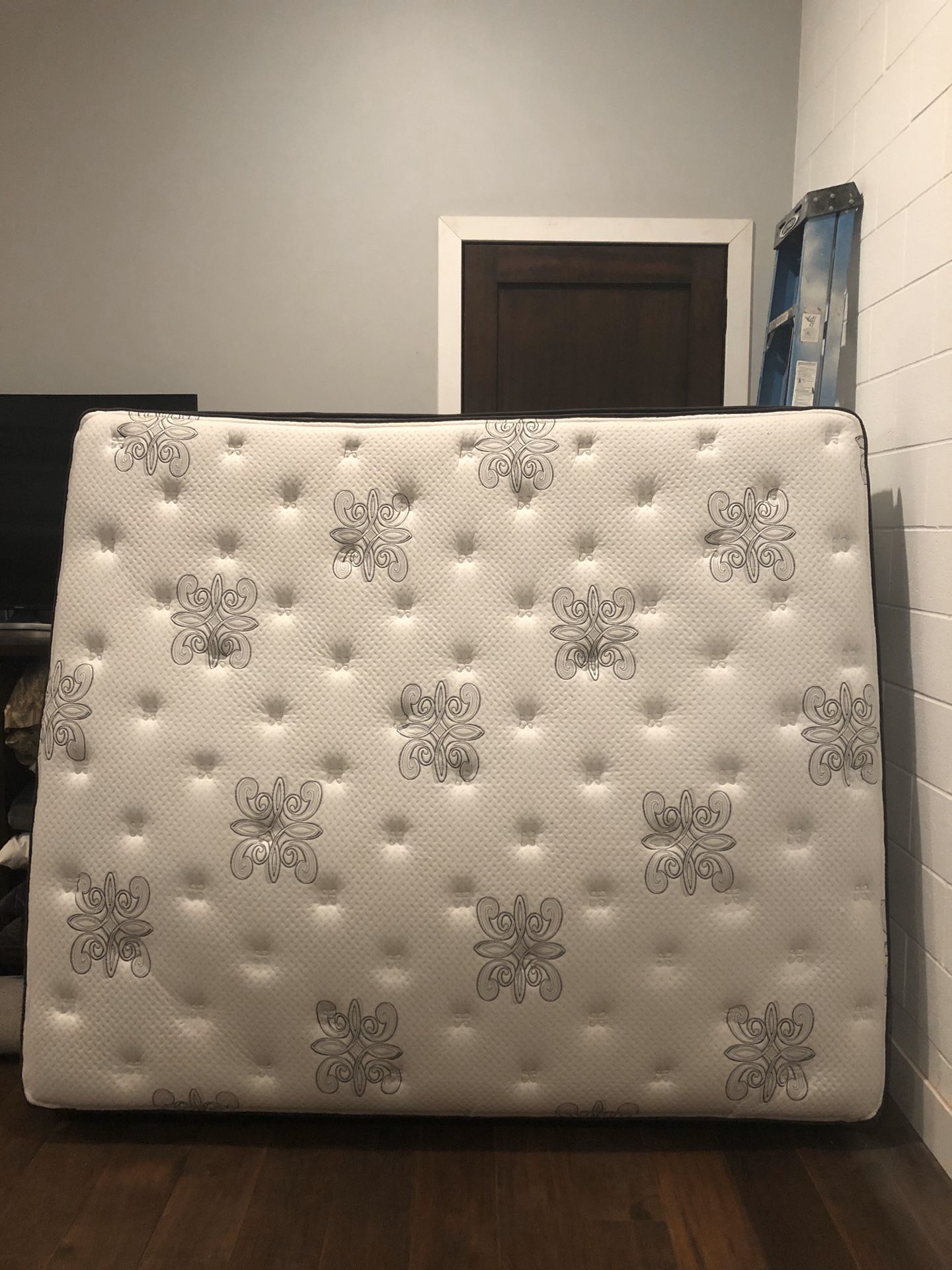 King Kirkland Mattress Set