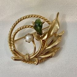 Vintage Sarah Coventry Flower Brooch With Jade And Faux Pearl Embellishments