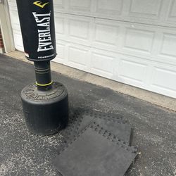 EVERLAST Standing Punching Bag Comes With 6 FREE Foam Gym Pads 