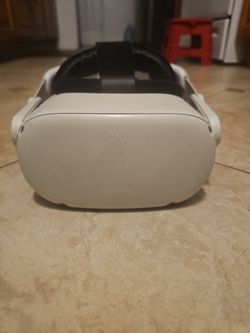 Meta quest 2 with adjustable head piece