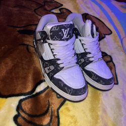 Size 9 user LV runners