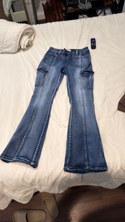 Women’s bell bottom jeans with pockets size 9