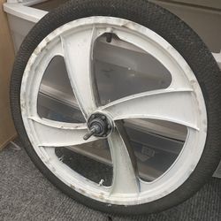 painted mongoose wheel (only 1)