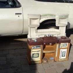 Kids Play Kitchen — Only $35 (Claremont Mesa 92117)