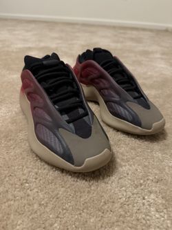 Yeezy 700 V3 Fade Carbon Size 5.5