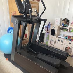 Perfect Condition Life  fitness Elliptical 