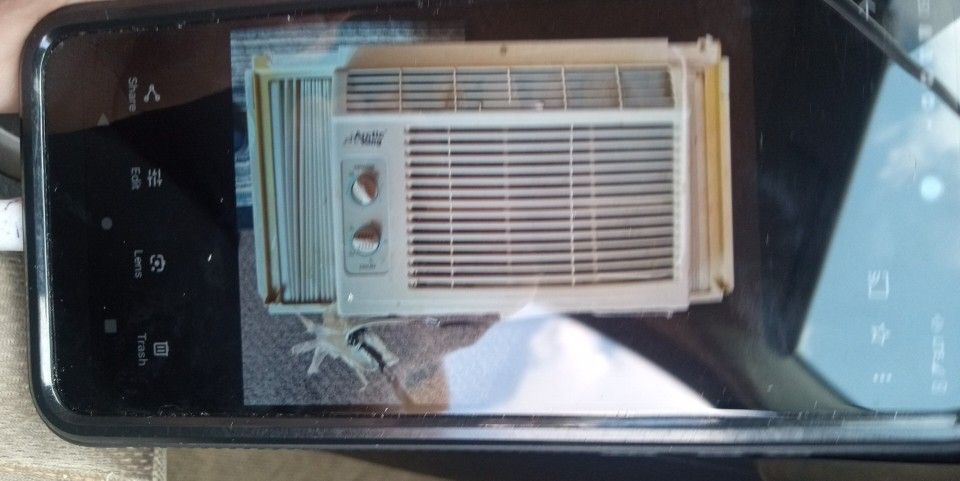 Window Air Conditioner Good Condition 5000btus $35.00
