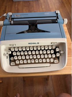 Vintage 1960s Royal Safari Typewriter with Original Case