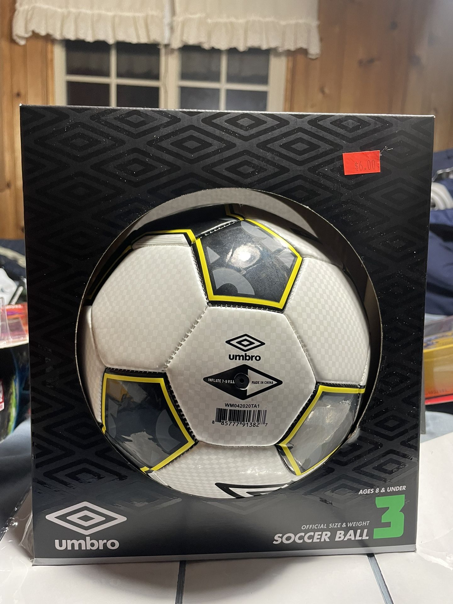 Umbro Size 3 Soccer Ball - White/Black For Grass Training, Ages 8 And Under NEW!