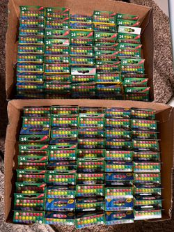 200 Packs of (24 Crayons) Brand New (SCHOOL SUPPLIES)