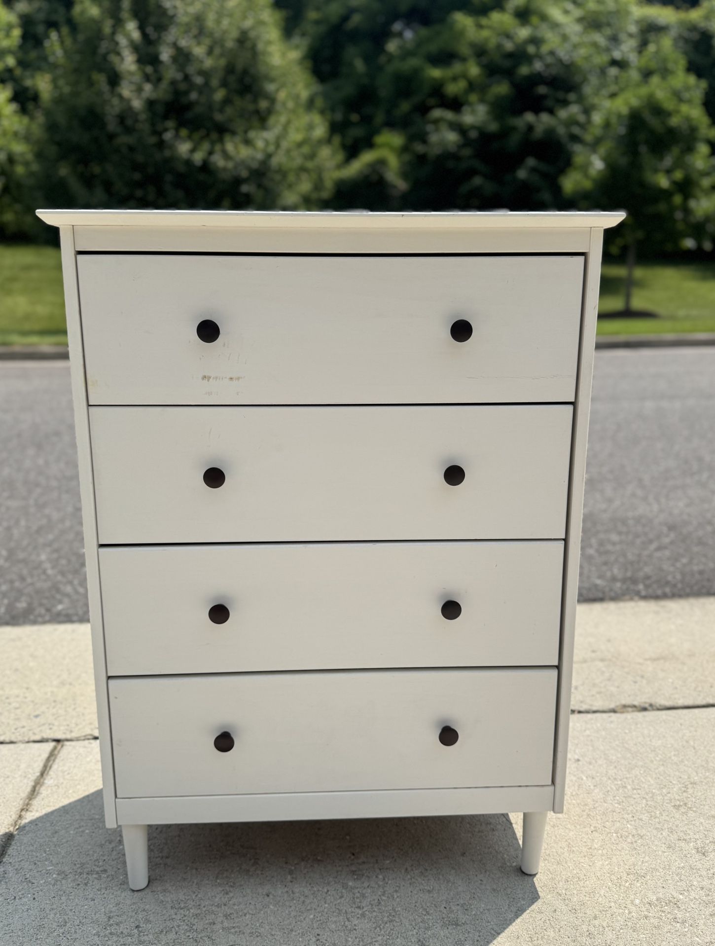 White 4-Drawer Dresser – Clean & Modern Look