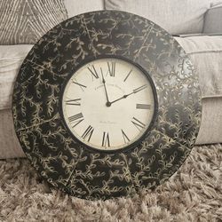 Large decorative wall clock Edinburgh Clock Works Co. vine leaf pattern
**24in**