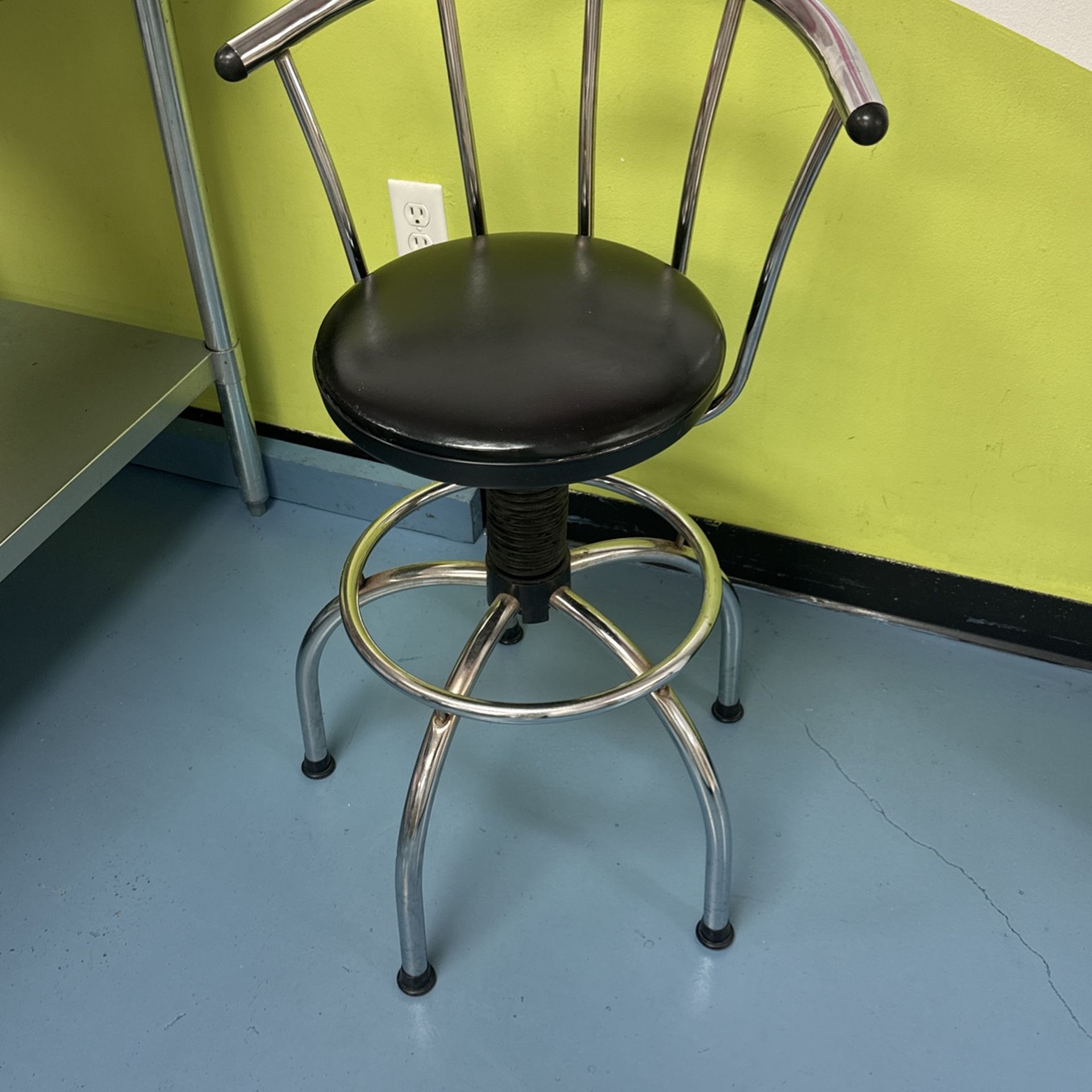 Swivel Chair for Sale in Miami, FL OfferUp