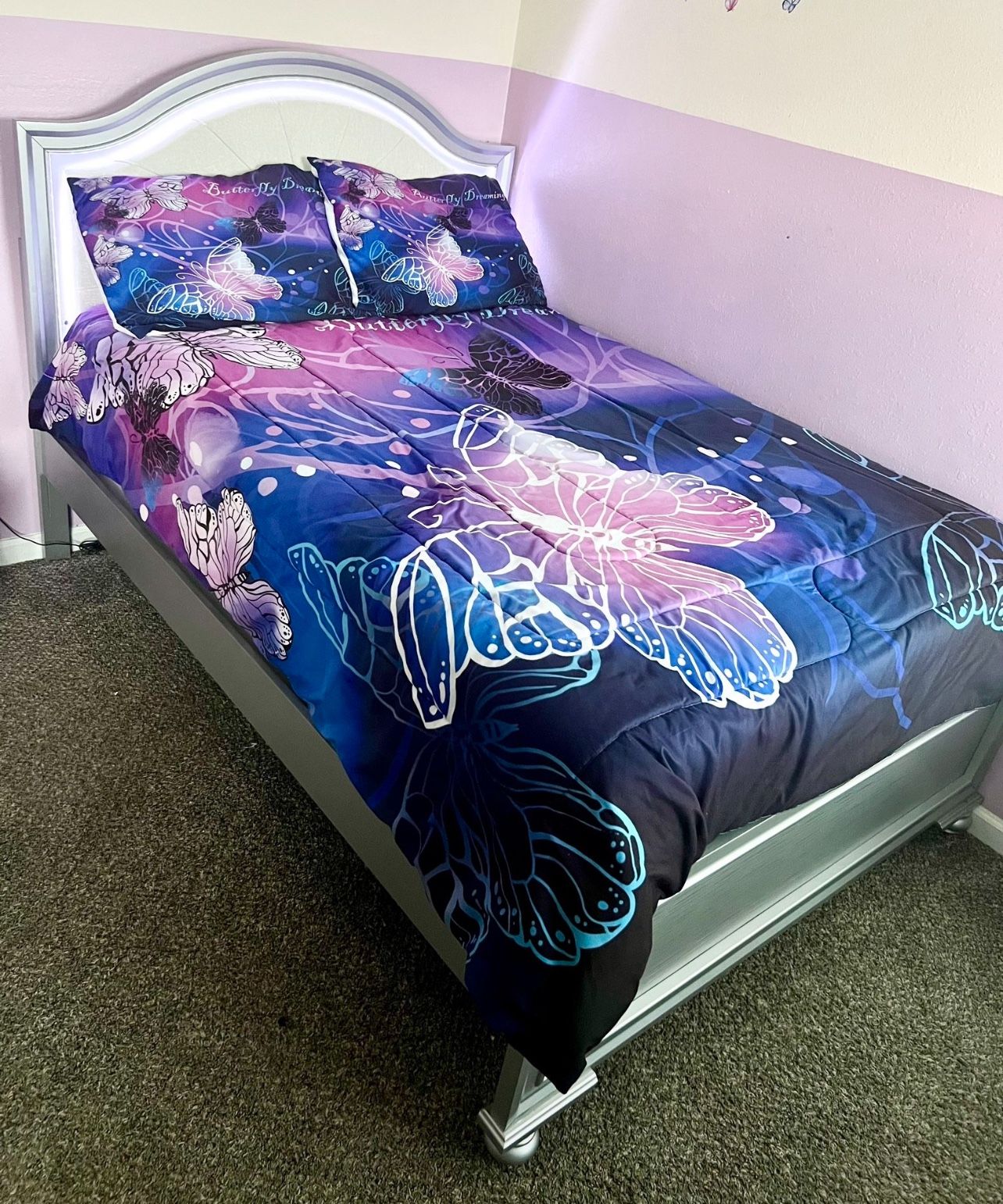 Full Size Bed W/ Lightup Headboard w/ Dresser/Mirror