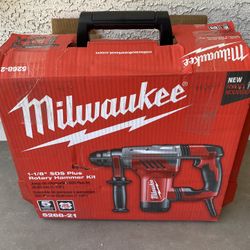 Milwaukee 1-1/8  Rotary Hammer Kit 