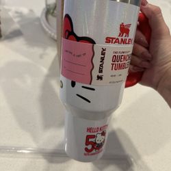 40 oz Hello Kitty Stanley