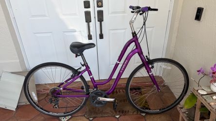 Ladies Bike Trek Verve Low Step Through Hybrid 700c bicycle 21 speed medium