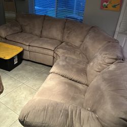 Crème Sectional Ashley Furniture 