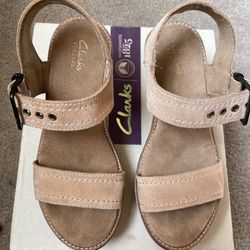 CLARKS Leather Wedge Sandals For Women’s. Size 5.5. 