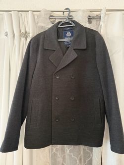 Nice men’s coat  gray color no damages good quality!🌺