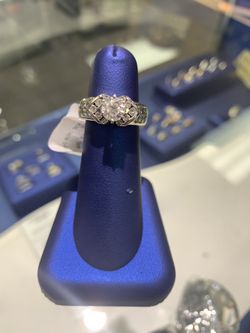 14kt white gold engagement ring